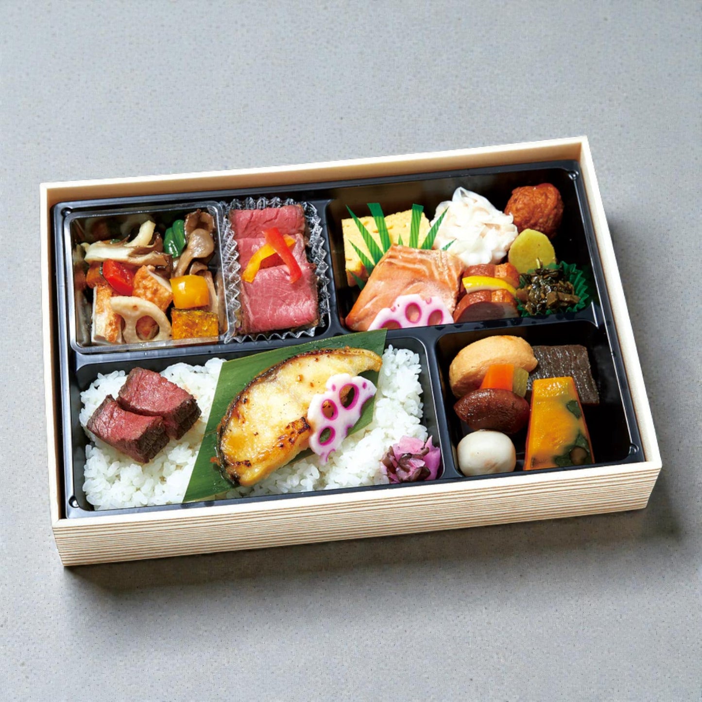 アンガス牛サイコロステーキVS 銀だら西京焼き会席弁当